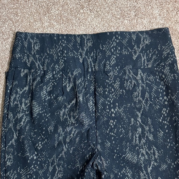 NWOT Style & Co. Black and Creamy Gold Snake Patterned Leggings Ponte Knit - Picture 5 of 8